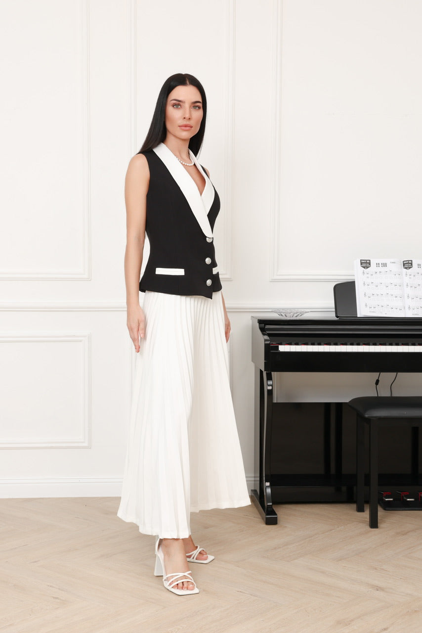 WHITE PLEATED SKIRT